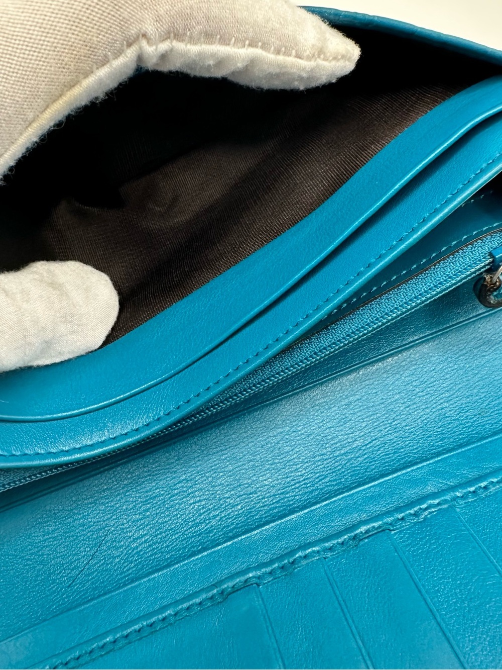 Gucci Teal/Turquoise Embossed GG Continental Wallet - Picture 7 of 13